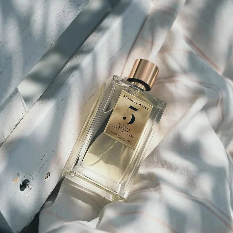 ROSENDU MATEU No 5 Floral Amber Sensual Musk